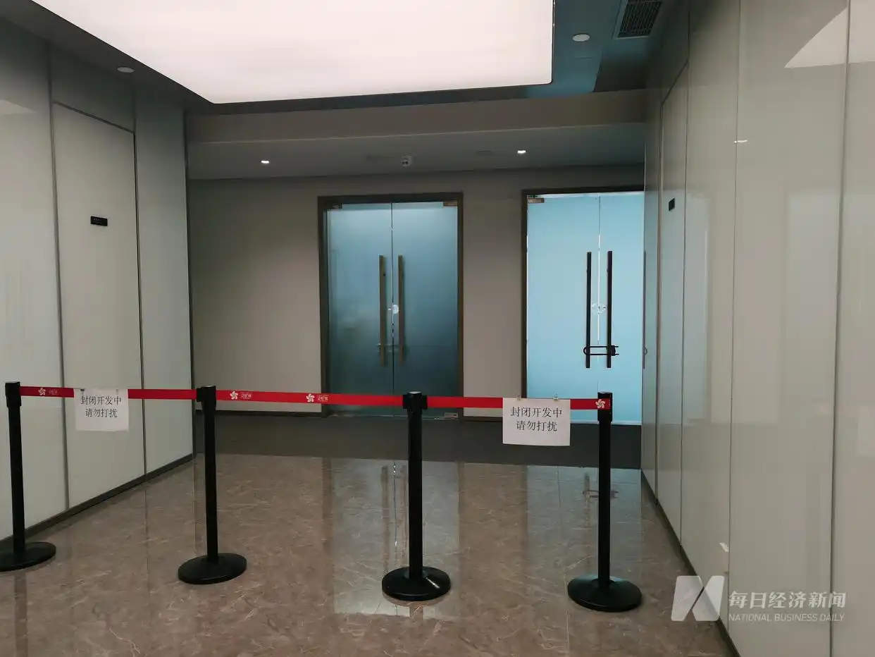 实探风暴眼中的Manus：员工称“近两天都在通宵加班”，某国内头部科技企业主动上门接洽