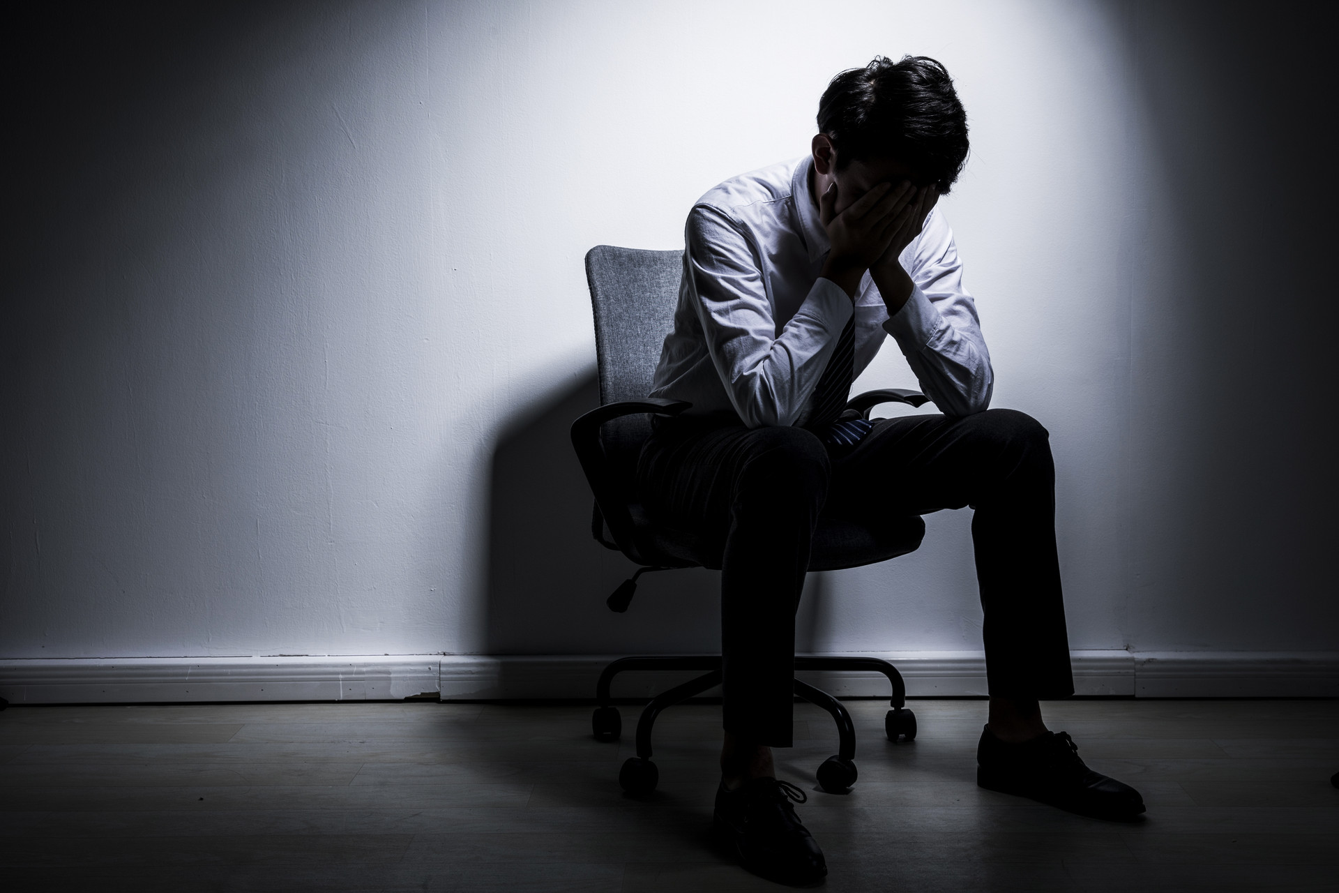 某亚马逊运营，倒在工位上！