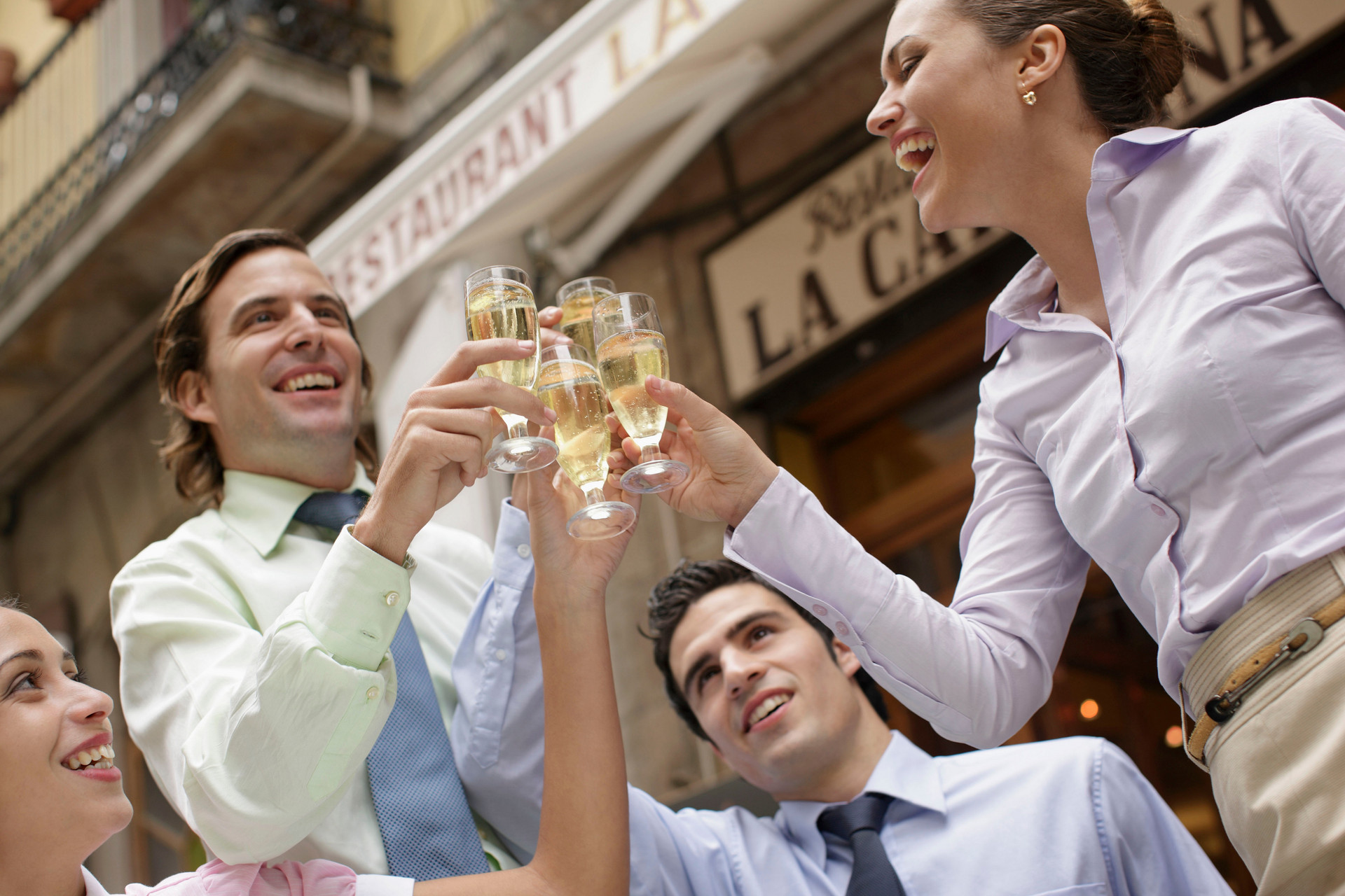 SKG母公司第三次冲刺上市，年营收超10亿港元转战港股