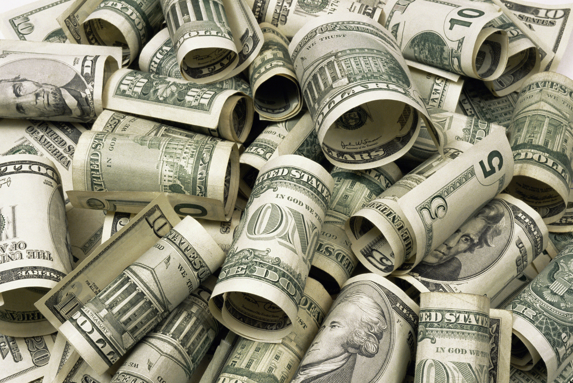 人民币对美元开盘小幅下跌，报6.9523