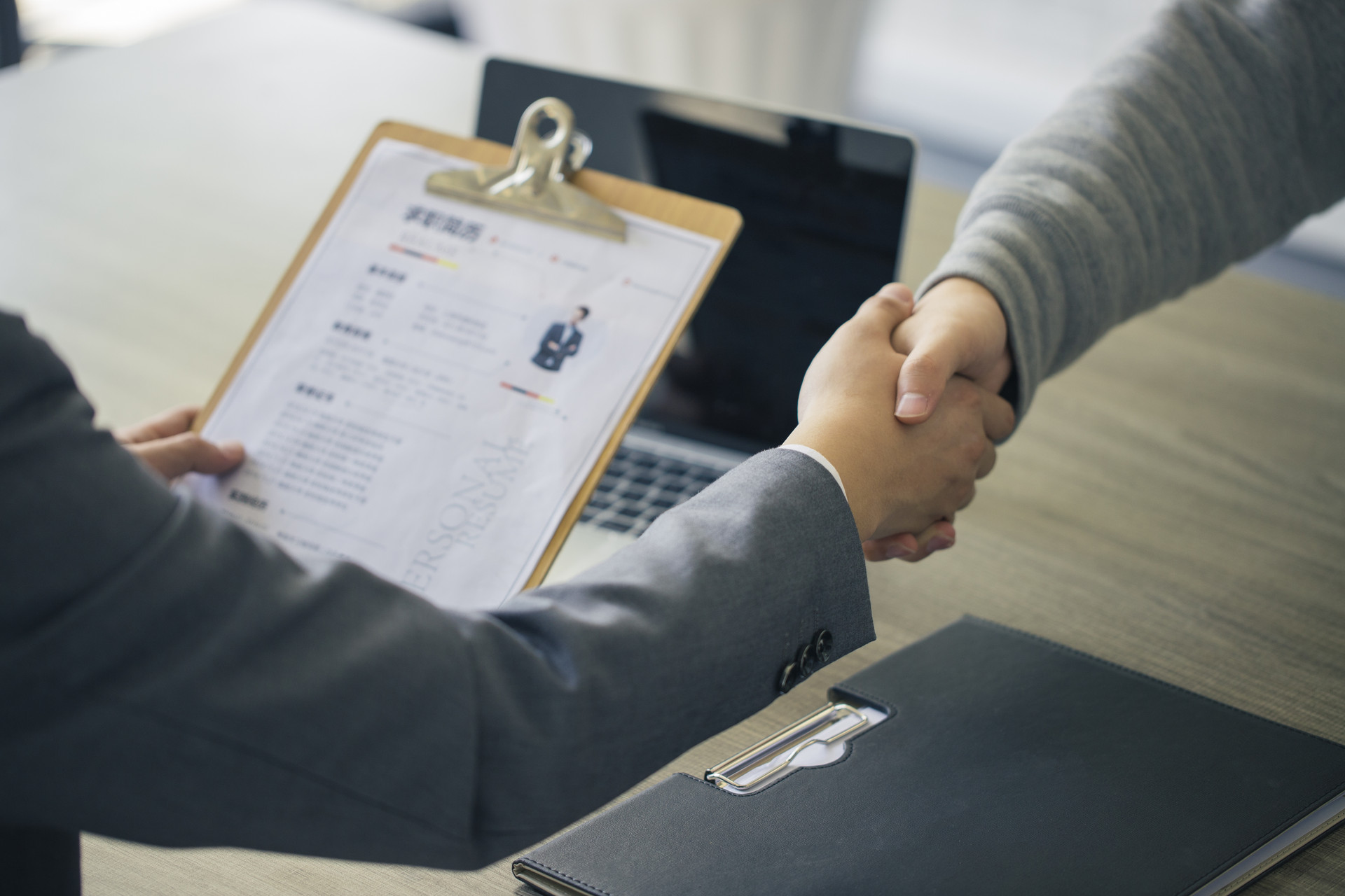 跨境公司老板用人贪便宜，会害了你的！