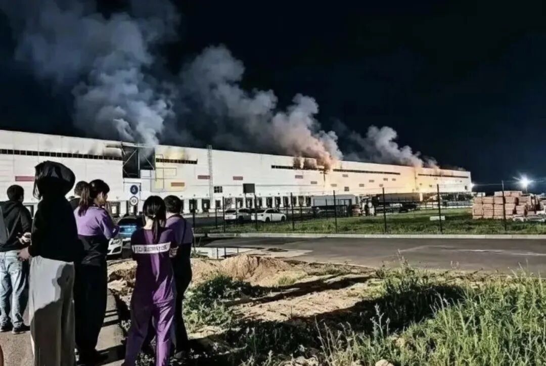 大批中国卖家的货被烧了